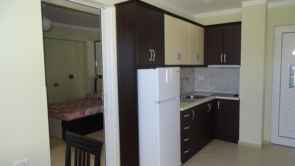 Modern Sea View Apartment Ксамил Екстериор снимка